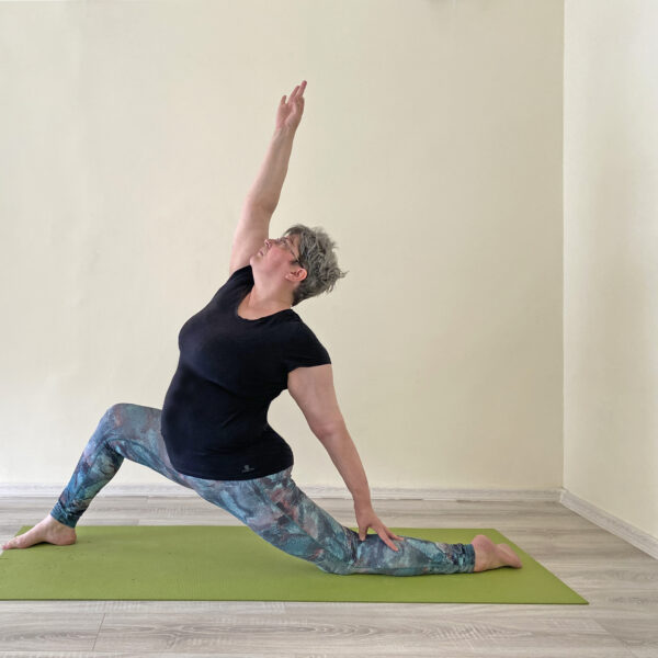 Lanyi-wera-senior-jogaoktato-Elevenyoga